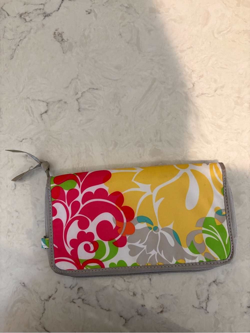 Thirty-One Floral Travel Wallet / Organizer – Bright Colorful Zip Case 🌼